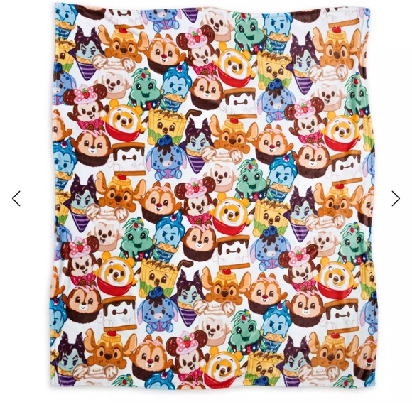 Disney Munchlings Pluto Snacks Eats Peanut Butter Cup Green Yellow Throw Blanket - Picture 3 of 10